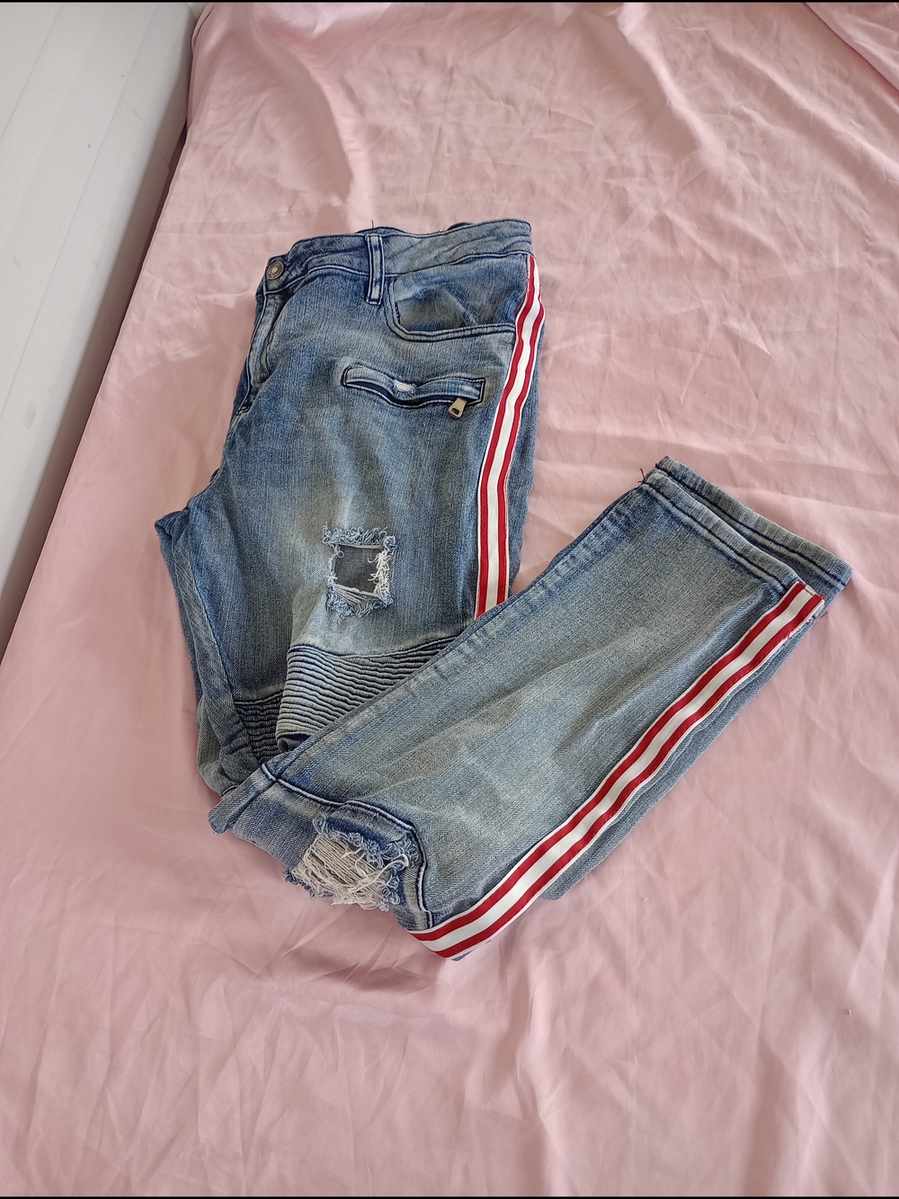 Rue21 Men’s Jeans 38x32 Premium Skinny Supreme Flex Red Stripe Distressed Moto